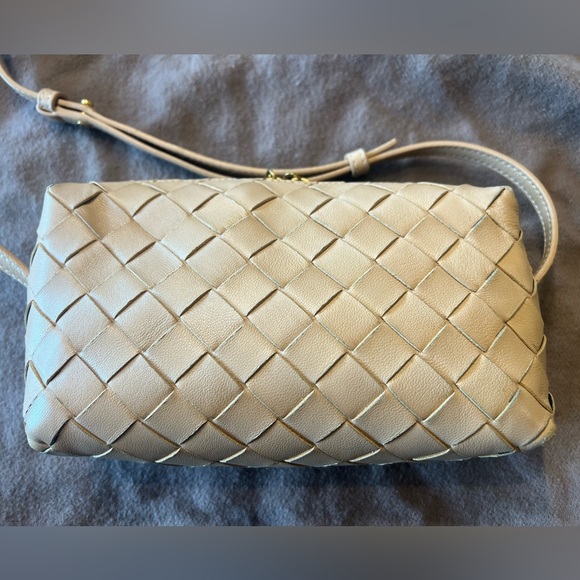 Authentic Bottega Veneta Tan Woven Leather Bag Purse - Picture 4 of 7
